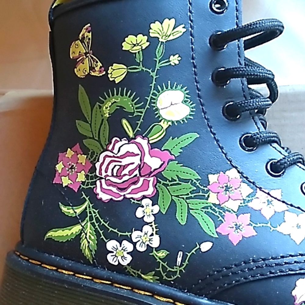 NIB Women's Dr. MARTENS Air Wair  black FLORAL Bloom K Hydro boots size 5 - Picture 6 of 10
